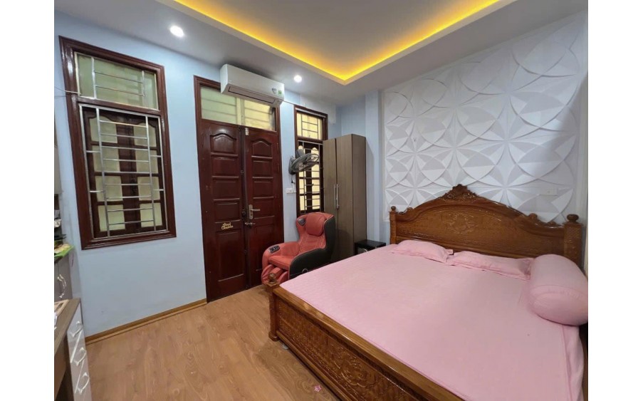 CHO THUÊ NHÀ LÀM VP, Ở HỘ GĐ, NHÓM 6 NGƯỜI PHỐ ĐẶNG XUÂN BẢNG, 40M2, 5 TẦNG, 6 NGỦ